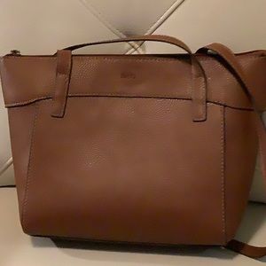 Roots tan zippered shoulder bag in NWOT shape